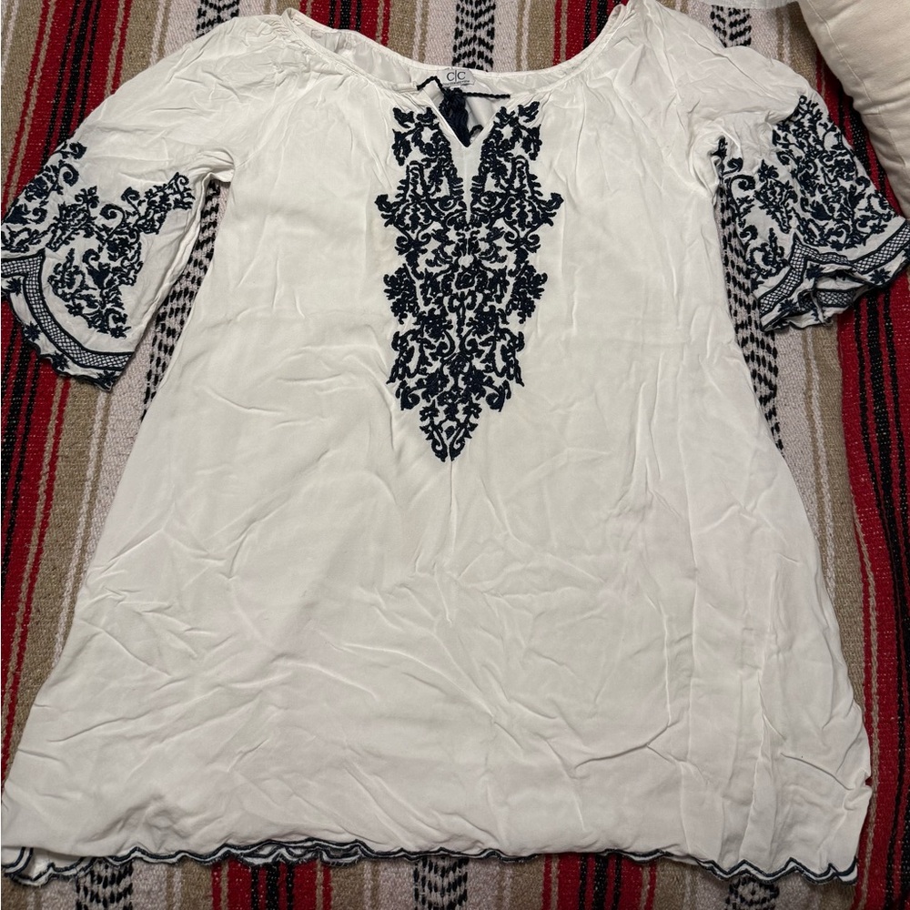 💙🤍Chic White Blouse/Swimsuit coverup with Navy Blue Embroidery